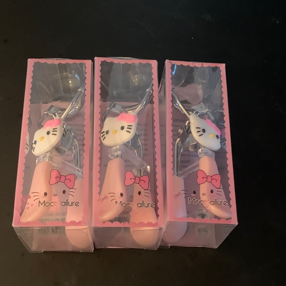 Hello kitty eyelash curler